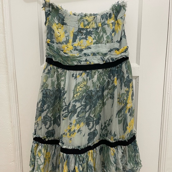 Elizabeth and James Floral Dress - Picture 3 of 6